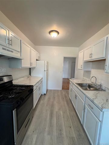 3922 Amundson Avenue, Bronx, NY 10466