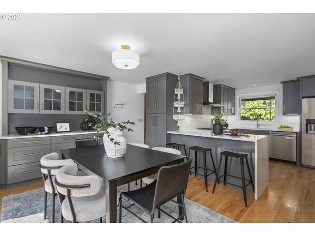1485 HALLINAN St, Lake Oswego, OR 97034