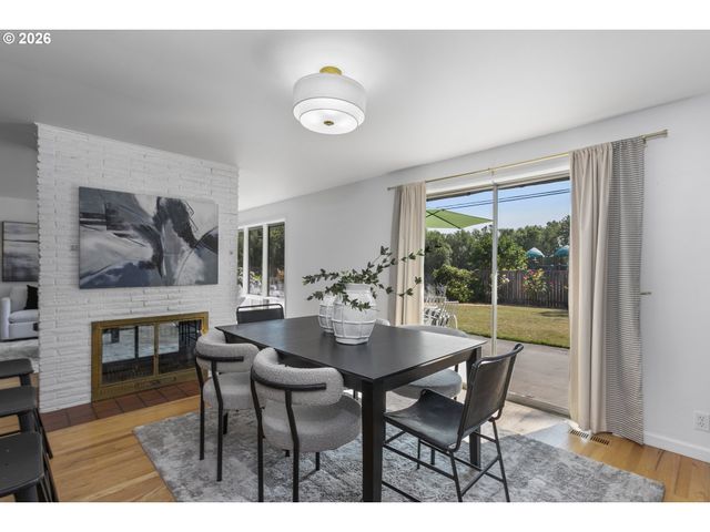 1485 HALLINAN St, Lake Oswego, OR 97034