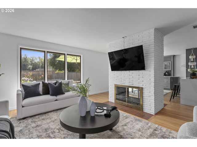 1485 HALLINAN St, Lake Oswego, OR 97034
