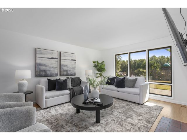 1485 HALLINAN St, Lake Oswego, OR 97034