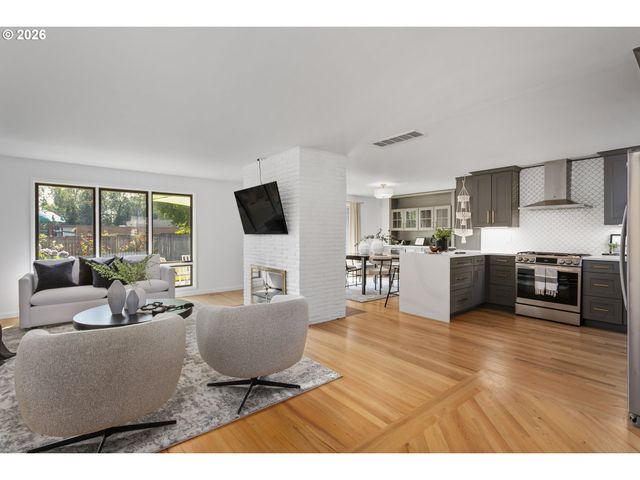 1485 HALLINAN St, Lake Oswego, OR 97034