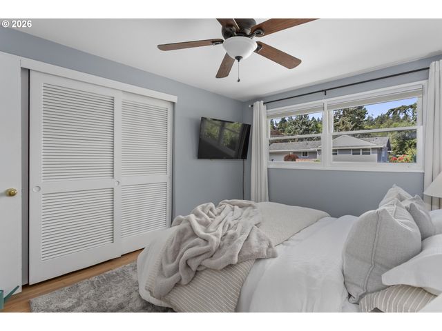 1485 HALLINAN St, Lake Oswego, OR 97034