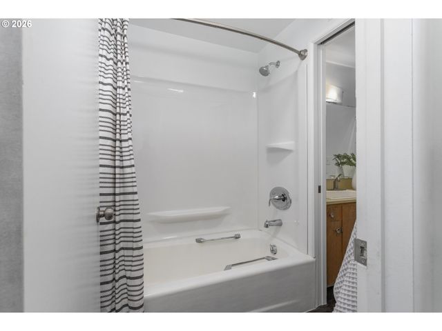 1485 HALLINAN St, Lake Oswego, OR 97034