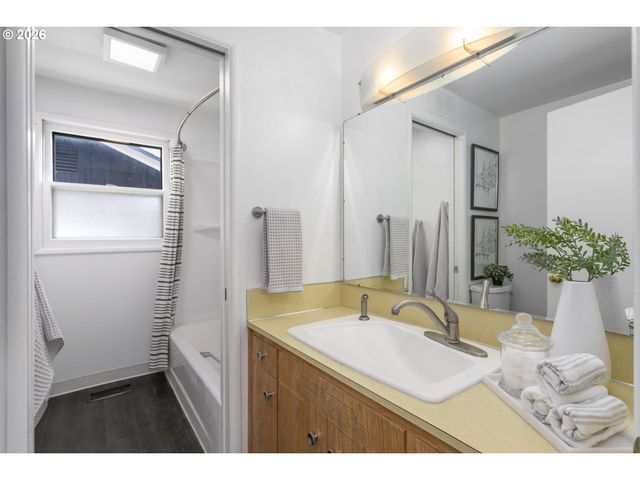1485 HALLINAN St, Lake Oswego, OR 97034
