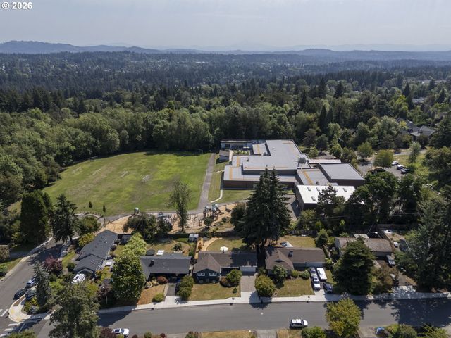 1485 HALLINAN St, Lake Oswego, OR 97034