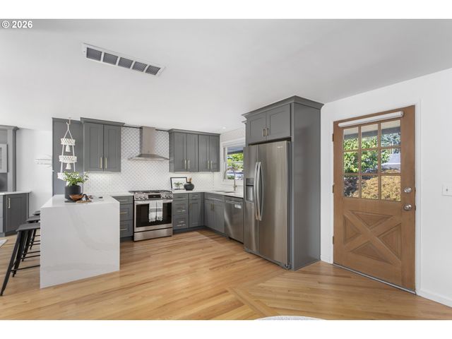 1485 HALLINAN St, Lake Oswego, OR 97034