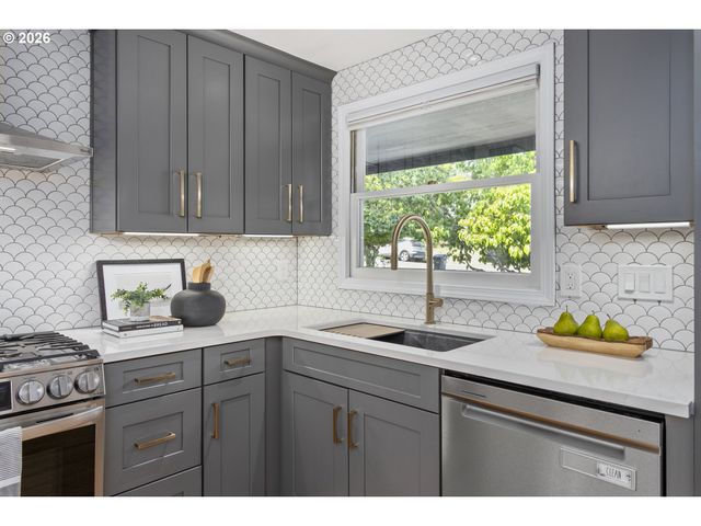 1485 HALLINAN St, Lake Oswego, OR 97034