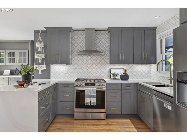1485 HALLINAN St, Lake Oswego, OR 97034