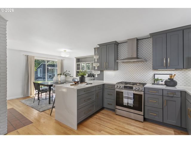 1485 HALLINAN St, Lake Oswego, OR 97034