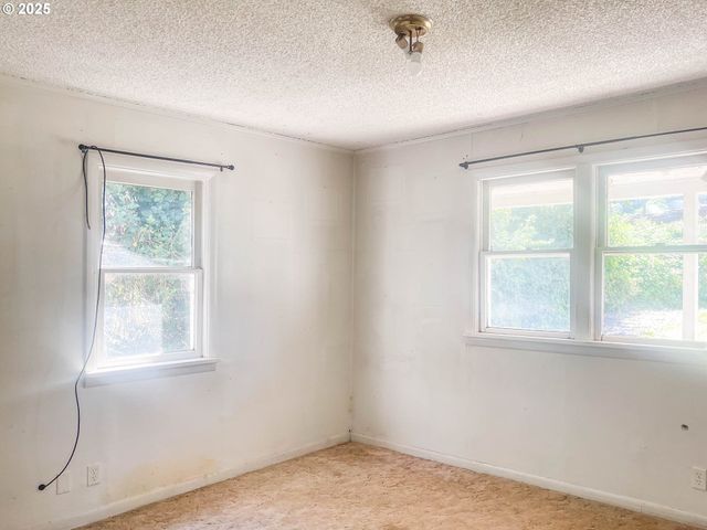 624 TIPTON Rd, Roseburg, OR 97471