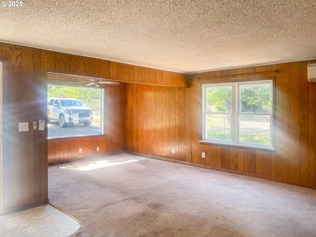 624 TIPTON Rd, Roseburg, OR 97471
