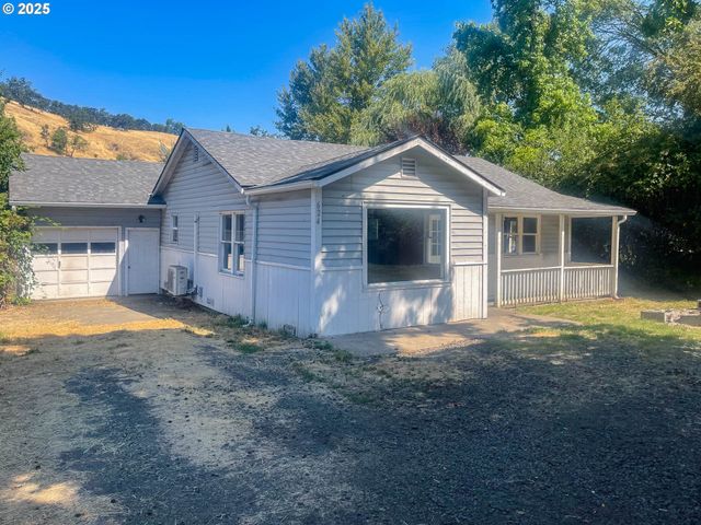 624 TIPTON Rd, Roseburg, OR 97471