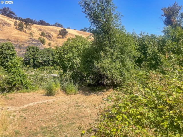 624 TIPTON Rd, Roseburg, OR 97471