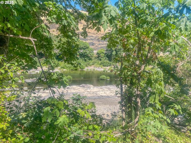 624 TIPTON Rd, Roseburg, OR 97471