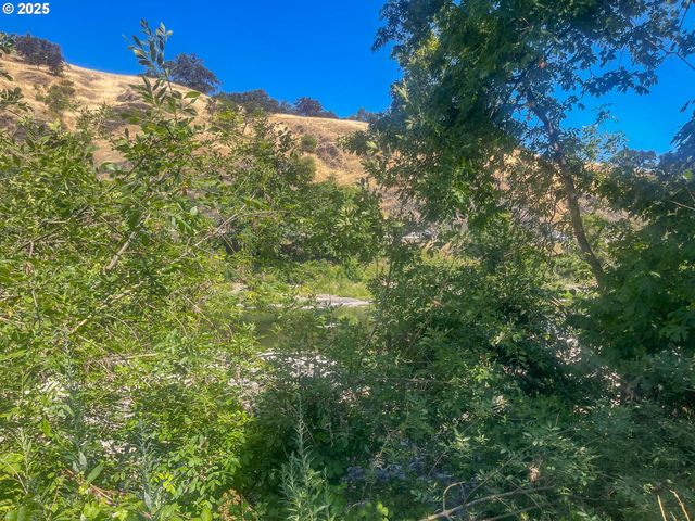 624 TIPTON Rd, Roseburg, OR 97471