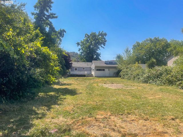 624 TIPTON Rd, Roseburg, OR 97471