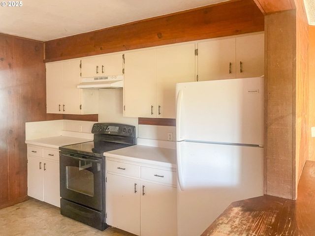 624 TIPTON Rd, Roseburg, OR 97471