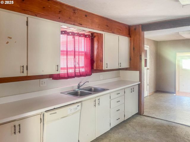 624 TIPTON Rd, Roseburg, OR 97471