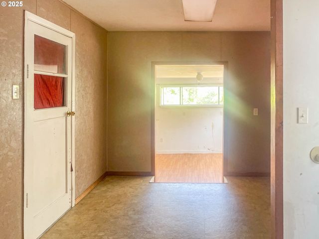 624 TIPTON Rd, Roseburg, OR 97471
