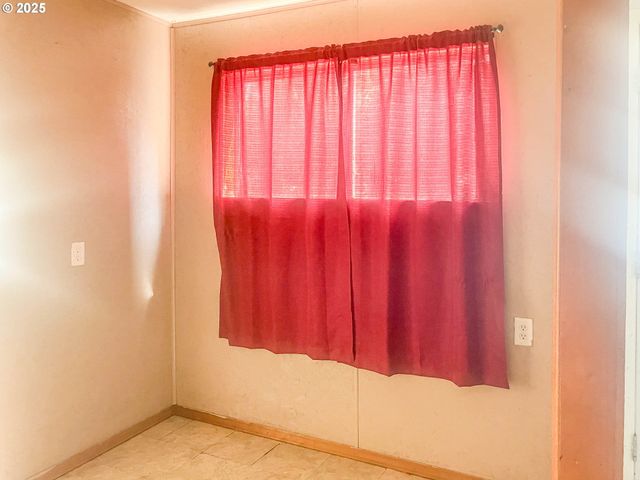 624 TIPTON Rd, Roseburg, OR 97471