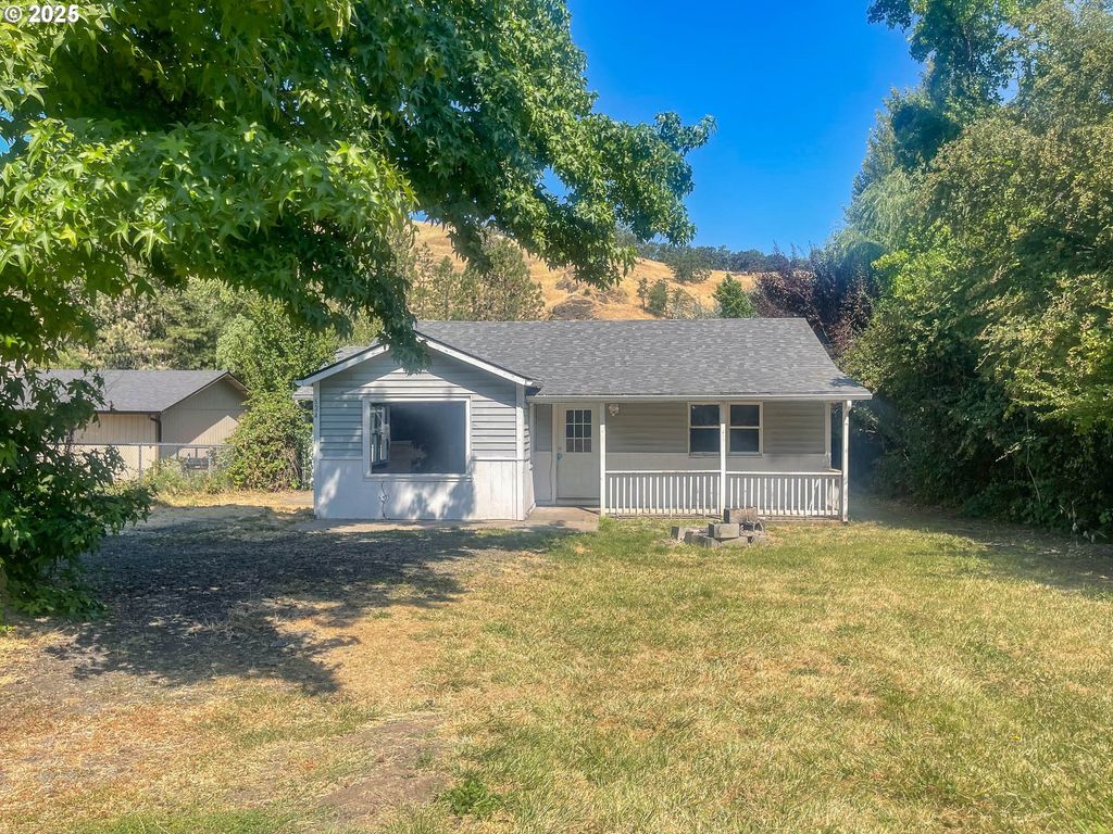 624 TIPTON Rd, Roseburg, OR 97471