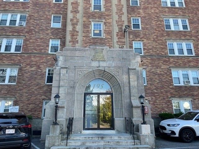 195 Thomas Burgin Parkway 305, Quincy, MA 02169