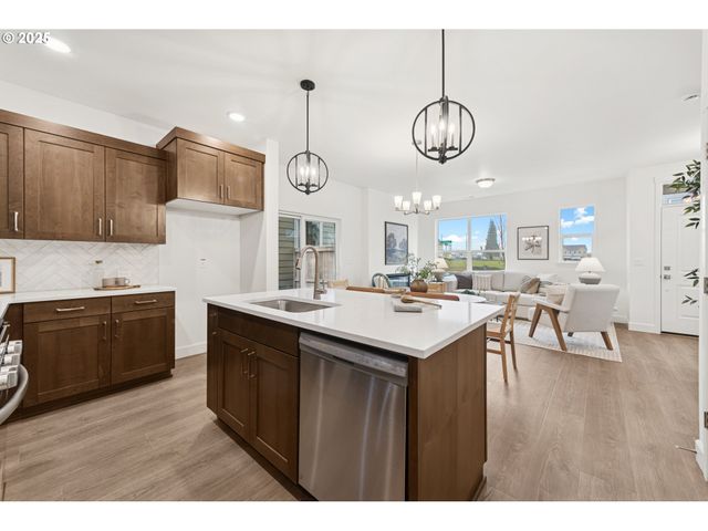 3327 Se Triumph Ave, Hillsboro, OR 97123