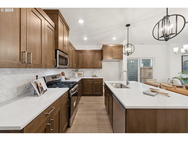 3327 Se Triumph Ave, Hillsboro, OR 97123