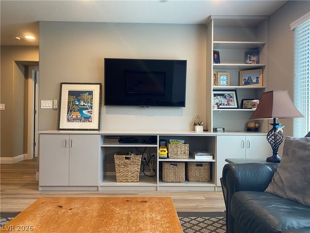 457 Bolsa Basin Avenue, Las Vegas, NV 89138