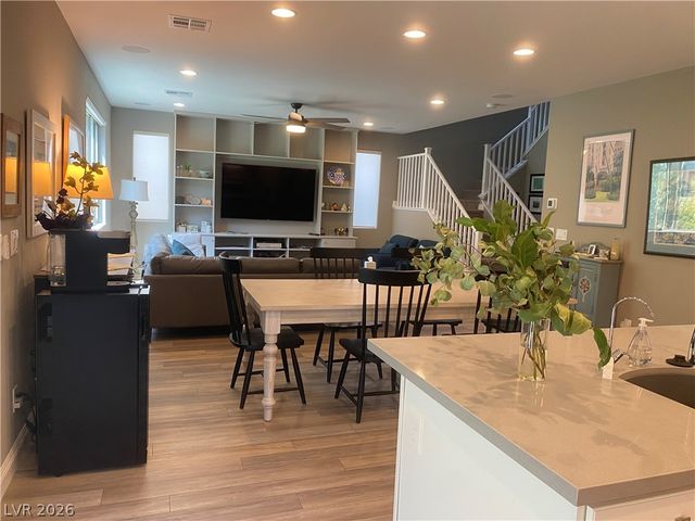 457 Bolsa Basin Avenue, Las Vegas, NV 89138