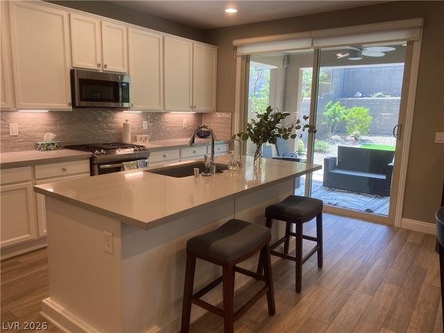 457 Bolsa Basin Avenue, Las Vegas, NV 89138
