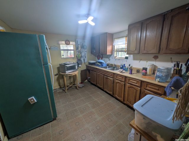 22221 PLEASANTON RD, San Antonio, TX 78264