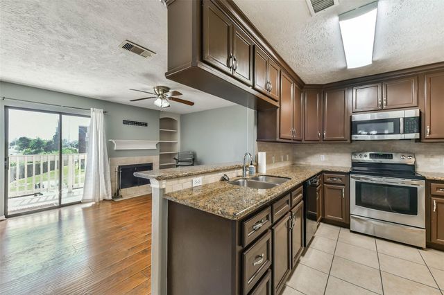 2501 Gulf Freeway 243D, Dickinson, TX 77539