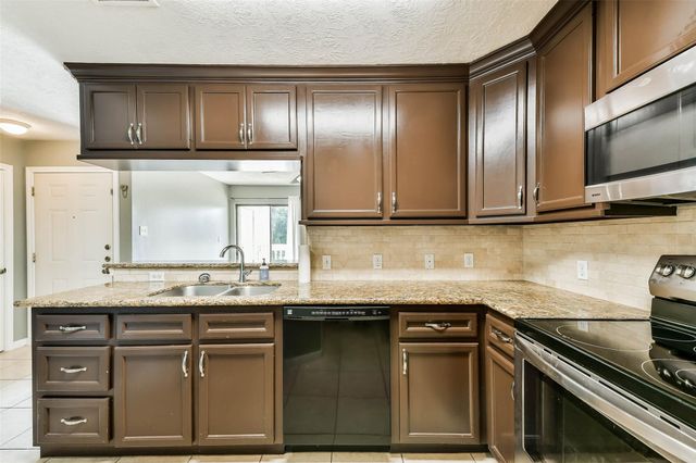 2501 Gulf Freeway 243D, Dickinson, TX 77539