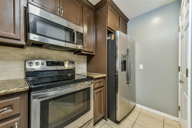 2501 Gulf Freeway 243D, Dickinson, TX 77539