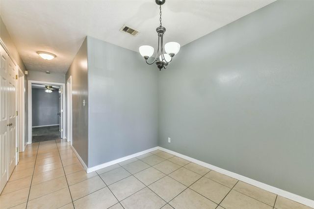 2501 Gulf Freeway 243D, Dickinson, TX 77539