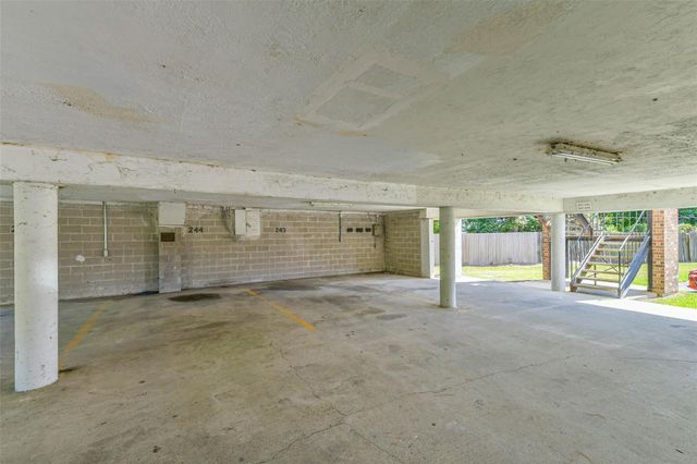 2501 Gulf Freeway 243D, Dickinson, TX 77539