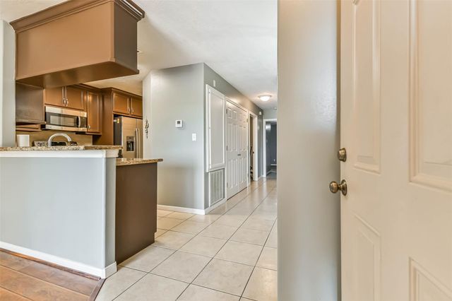 2501 Gulf Freeway 243D, Dickinson, TX 77539