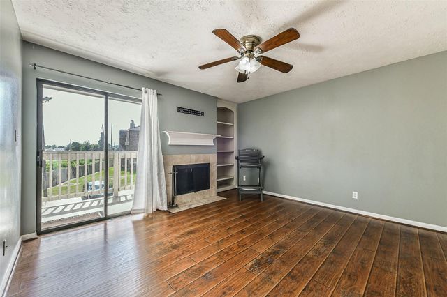 2501 Gulf Freeway 243D, Dickinson, TX 77539