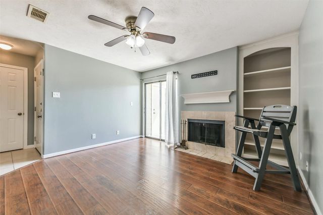 2501 Gulf Freeway 243D, Dickinson, TX 77539