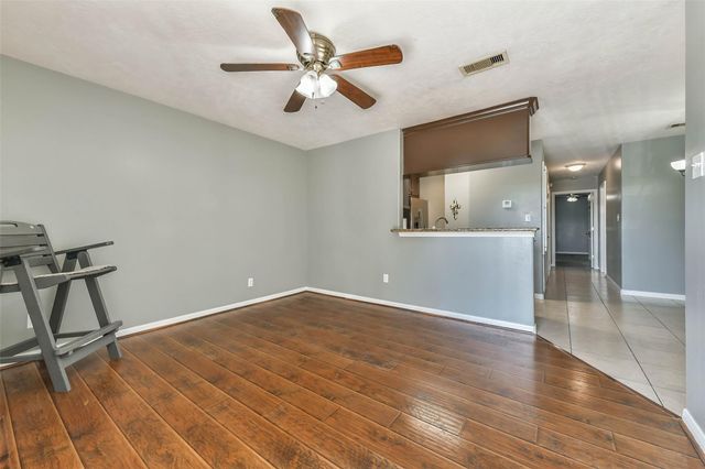 2501 Gulf Freeway 243D, Dickinson, TX 77539