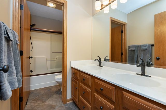 118 NW Countrywood Lane, Ankeny, IA 50023