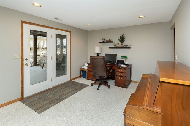 118 NW Countrywood Lane, Ankeny, IA 50023