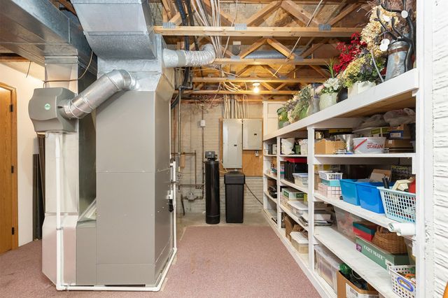 118 NW Countrywood Lane, Ankeny, IA 50023