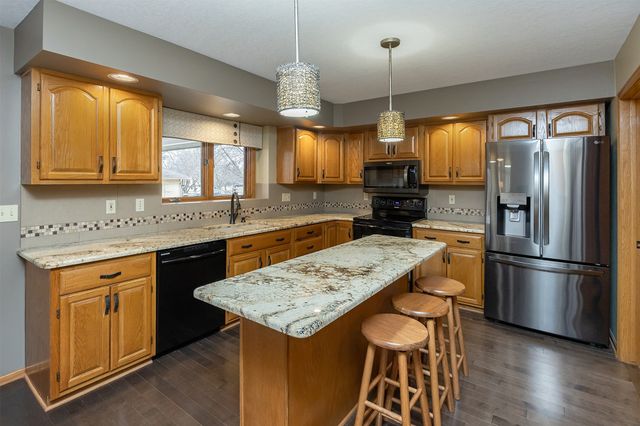 118 NW Countrywood Lane, Ankeny, IA 50023