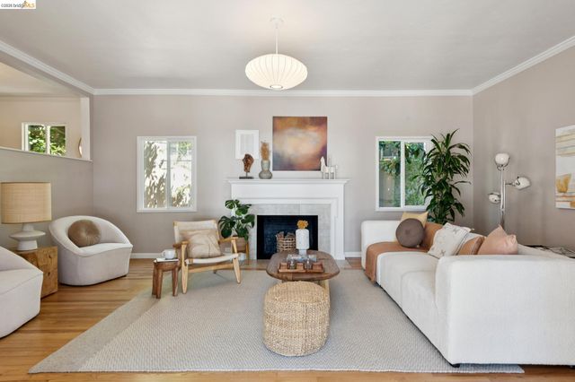 2339 Thackeray Dr, Oakland, CA 94611