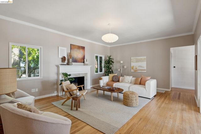 2339 Thackeray Dr, Oakland, CA 94611
