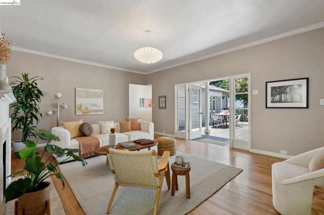 2339 Thackeray Dr, Oakland, CA 94611