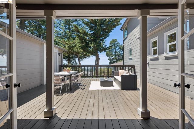 2339 Thackeray Dr, Oakland, CA 94611